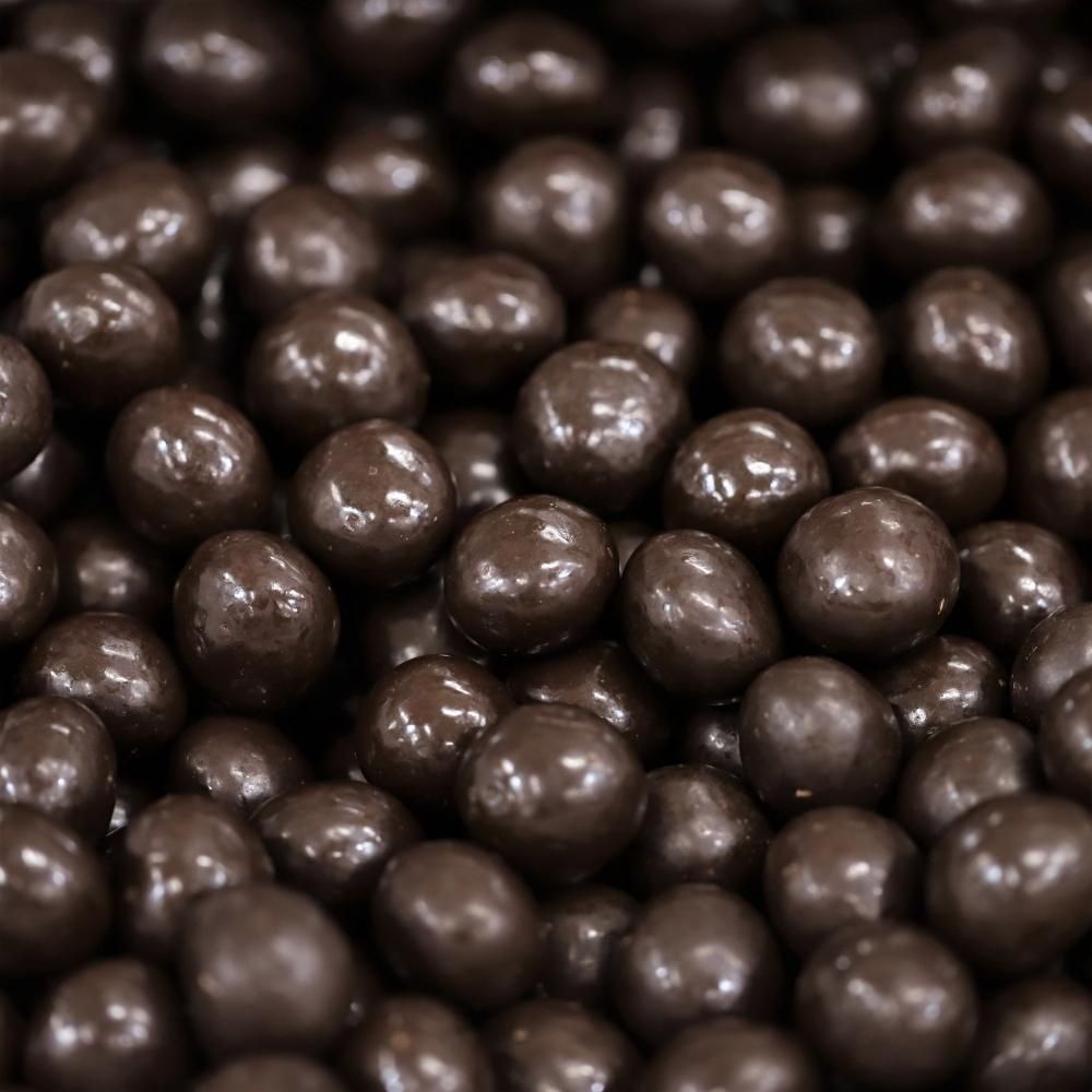 macadamias dark chocolate