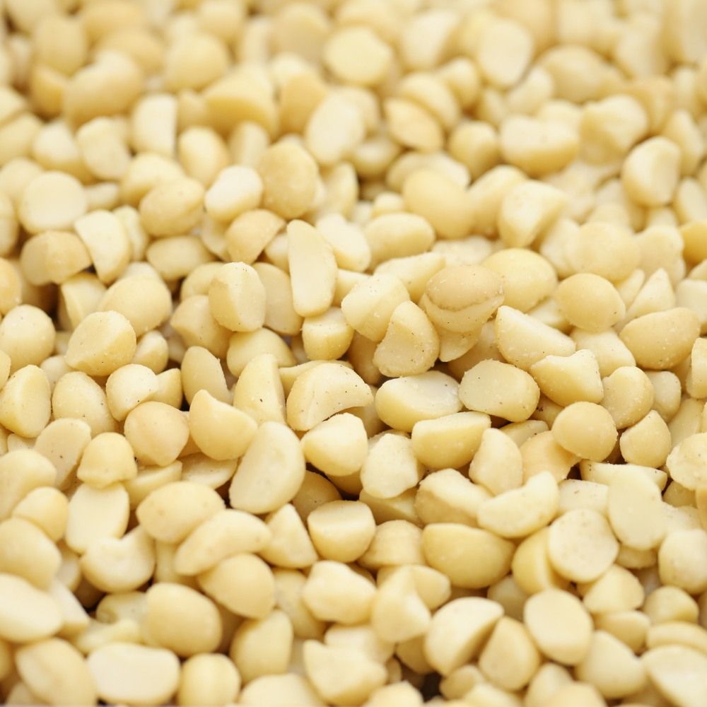 raw macadamia pieces